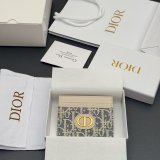 dior 30 Montaigne Freesia cardholder S2152