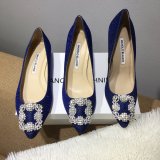 TOP Manolo Blahnik HANGISI GLITTER Fabric Jewel Buckle Pumps