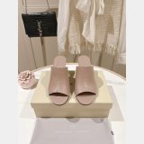 Classic leather heels with precious details